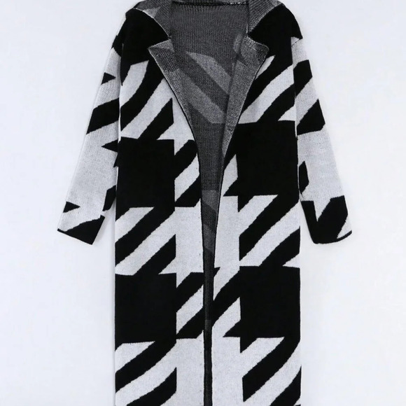 Black & White Casual Women's Contrast Color Long Sleeve Printed Knit Cardigan - Picture 3 of 4